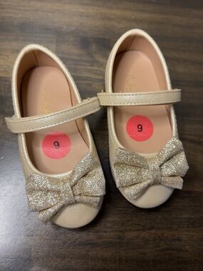 Kids Mary Jane Dress Shoes with Glitter Bow - Gold